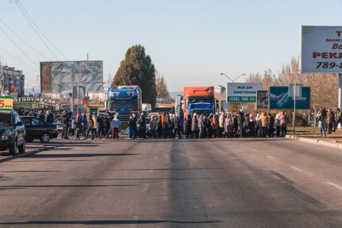 ​В Днепре жители перекрыли дороги из-за подорожания тепла