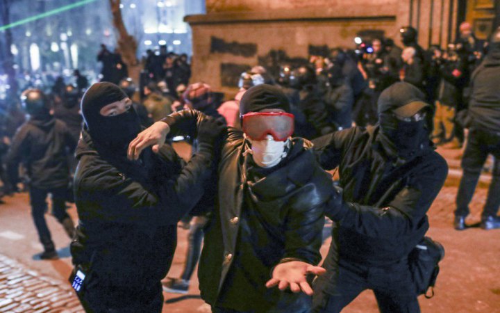 Польща заборонила в'їзд вісьмом грузинським чиновникам через насильство проти протестувальників