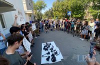 Киевские фотокоры вышли на акцию протеста из-за избиения журналиста "Букв"