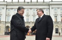 Порошенко встретится с Дудой и Коморовским на стадионе в Варшаве