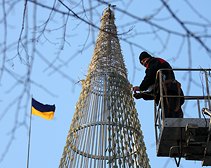 В Днепропетровске начали устанавливать главную елку области