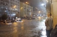 Шанс получить компенсацию за затопленные на парковке авто есть, если подавать иск к владельцам ТЦ, - эксперт