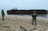 Український буксир, що потерпів аварію, "втратив" баржу з 5 млн пачок контрабандних сигарет