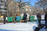 У Миколаєві жінка народила дитину на балконі, вбила її ножицями і викинула на смітник
