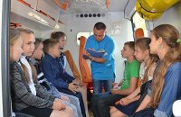 В Николаеве из школы эвакуировали 400 учеников из-за распыления неизвестного аэрозоля (обновлено)