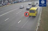 ​В Киеве у маршрутки на ходу отвалилось колесо