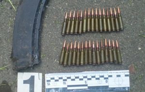 В Киеве во дворе многоэтажки дворник нашла боеприпасы