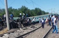 Пассажирский поезд сошел с рельсов в Казахстане, есть погибший