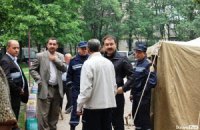Мешканці зруйнованого будинку в Луцьку влаштували акцію протесту