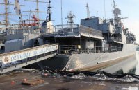 Флагман ВМС "Гетьман Сагайдачний" був спеціально виведений з ладу та покладений на ґрунт, щоб не дістатись загарбникам, - ЗМІ