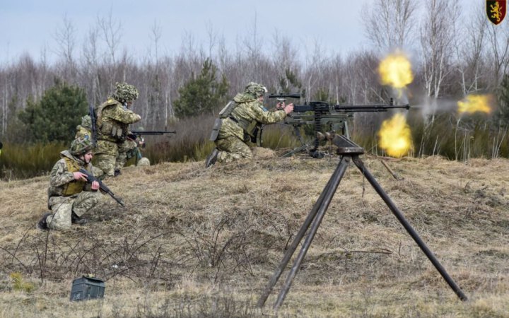 Строкову службу можуть заміняти курсами військової підготовки, – Резніков