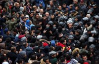 После волны протестов власти Туниса согласились увеличить денежную помощь для бедных