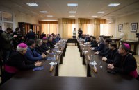 Зеленський на зустрічі з представниками протестантських та Римсько-католицької церков заявив про дефіцит капеланів
