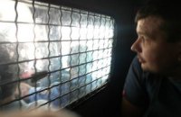 Активистов "Воли" пытаются силой вывезти на суд