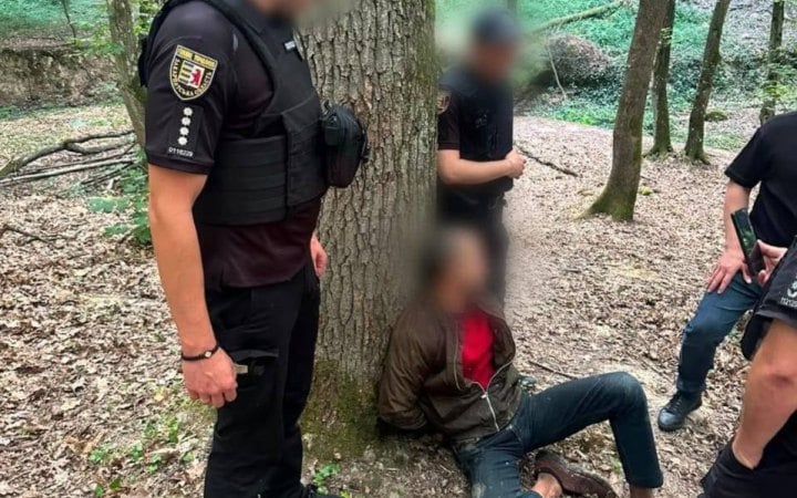 В Ужгороді провели спецоперацію із затримання озброєного чоловіка (оновлено)