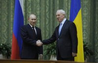 ​Азаров улетел на встречу с Путиным