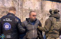 В Одесі рецидивіст під виглядом співробітника СБУ спробував відібрати у волонтера 50 тисяч доларів, зібраних для військових