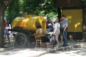 На Тернопольщине избирателей решили задобрить квасом