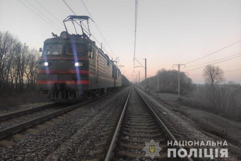 В селе под Харьковом женщина попала сразу под два поезда
