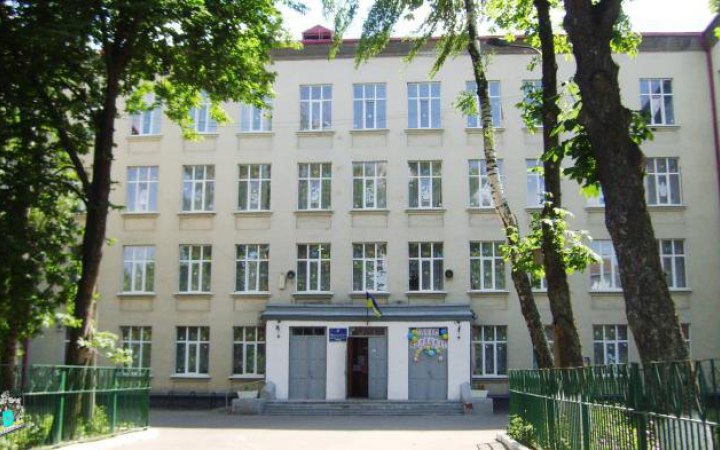 У 24 школах Житомира шукають вибухівку