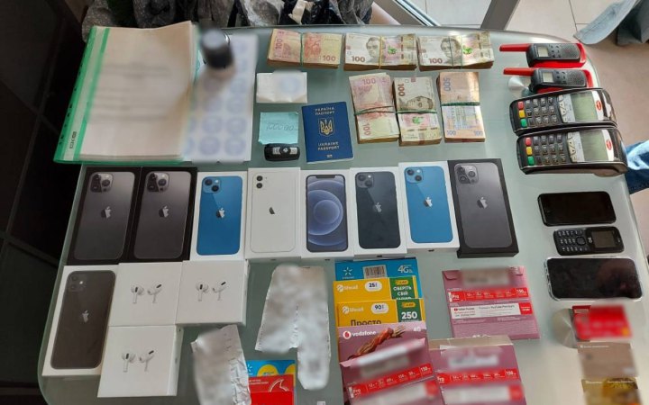 Правоохоронці викрили групу зловмисників, яка обікрала іноземців на мільйон гривень