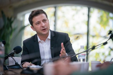 Зеленский об отводе войск: "Я как Ван Дамм - в конкретном шпагате"