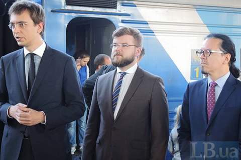 Омелян выразил недовольство работой главы "Укрзализныци" Бальчуна