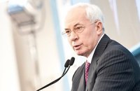 Азаров обещает свести к минимуму неудобства на Почтовой площади 