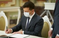 Зеленский лишил советников президента статуса госслужащих