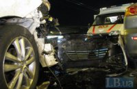 На мосту Патона произошла двойная авария с участием шести автомобилей