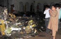 Жертвами крушения самолета в Пакистане стали 127 человек