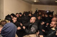 За массовую драку в суде Одессы полиция задержала 49 человек 
