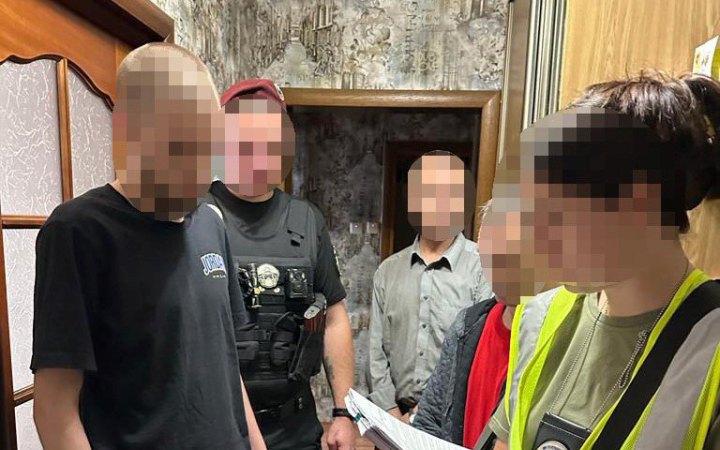У Києві група псевдополіцейських займалися розбоями та грабежами, – прокуратура