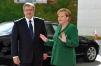 Коморовський обговорив із Меркель ситуацію в Україні