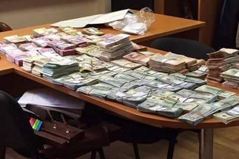 НАБУ сообщило о задержании должностных лиц одной из налоговых инспекций Киева