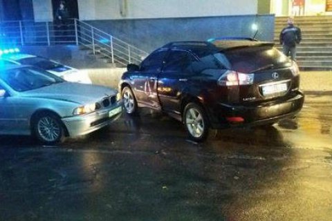 В Ровно пьяный чиновник АМКУ на BMW влетел в Lexus
