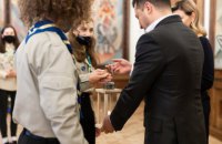 Скауты передали Зеленскому Вифлеемский огонь