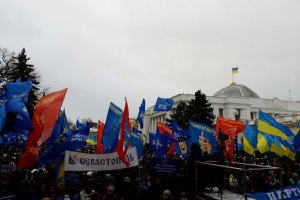 На митинг в поддержку власти не пускают без пригласительных 