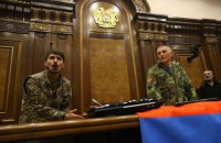 В Армении демонстранты захватили здание парламента и избили его главу