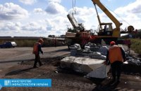 На єдиному вцілілому в’їзді до Балаклії провели аварійний ремонт