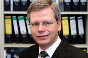 Венецианская комиссия считает, что менять Конституцию должен парламент