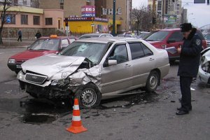 Женщина с маленькой дочерью пострадали в аварии на Днепровкой набережной