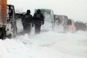 ГАИ ограничила движение автотранспорта на западной Украине
