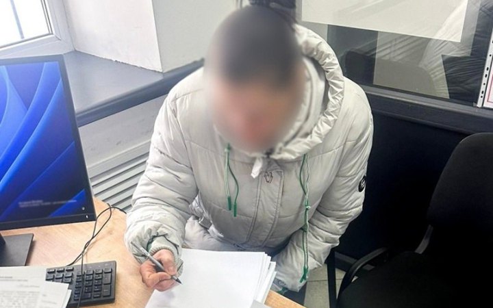 У Рівному жінка напідпитку пошкодила портрети загиблих героїв і отримала підозру в хуліганстві