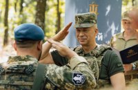 Сирський побував на Донеччині і нагородив морських піхотинців