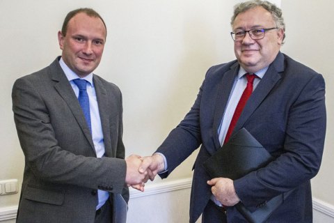 МИД пригласил "на беседу" посла Венгрии из-за высказываний Сийярто в Канаде