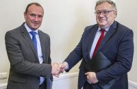 МИД пригласил "на беседу" посла Венгрии из-за высказываний Сийярто в Канаде