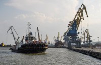 Супутник зафіксував судна, якими окупанти можуть вивозити з порту Маріуполя метал та зерно