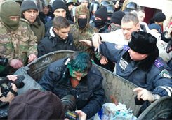 Харьковского депутата, которого "люстрировали" в мусорном баке, госпитализировали 