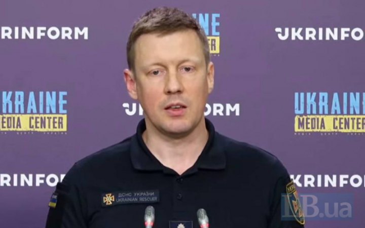 Рятувальники продовжують ліквідовувати наслідки обстрілу Вінниці, - ДСНС
